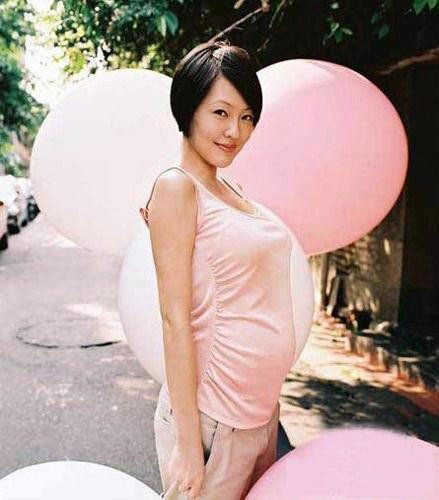 怀孕女明星要赚钱不要命[组图]