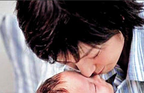 <em>赵薇孩子照片</em>叫价100万 最贵明星子女盘点[图