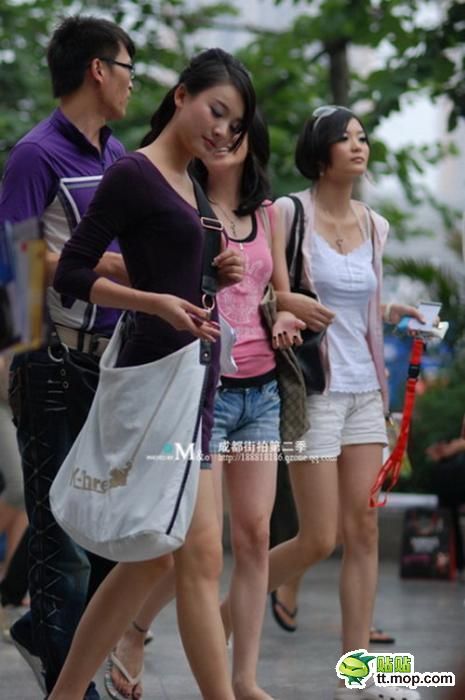 实拍成都街头美女真的很靓啊-旅游频道-金融界