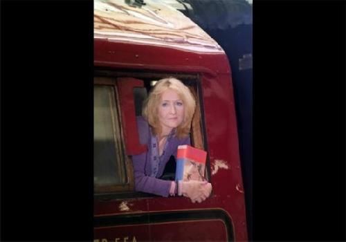 哈利波特的作者罗琳_j.k罗琳收入