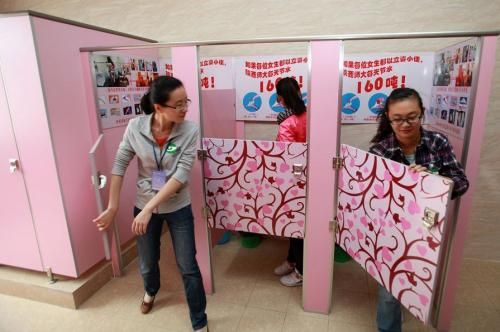 女士站立小便器图片