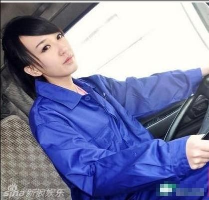 最美女司机蓝领<em>妹</em>相貌酷似<em>田</em>馥甄 相貌清纯无