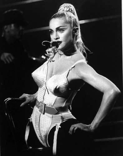 <em>胸罩</em>百年<em>演变</em>史(第9页)_财富人物_理财频道_华