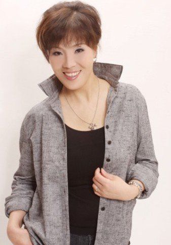 59岁蔷薇<em>大妈</em>整容19次走红 变身美少妇<em>照片</em>对