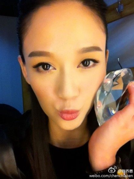  陈乔恩 安以轩 微博 晒奖 一半海水一半火焰(组图