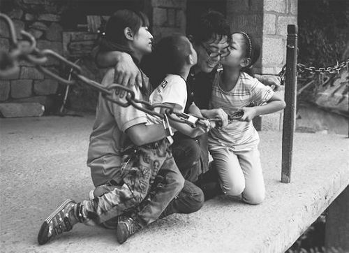 今日热点:变性夫妻 楼顶别墅 血水湖 山东无腿男