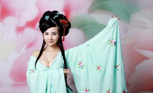 干露露古装爆乳艺术照曝光 大尺度演绎杨贵妃