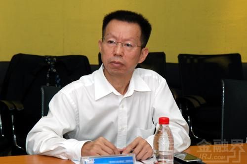 向威达:建立退市制度的同时应该建立补偿制度