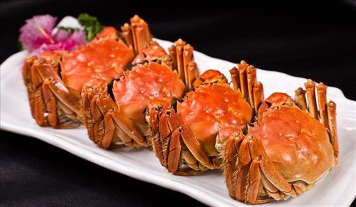 曝事业单位主任年薪80万合同工4万 吃蟹花16