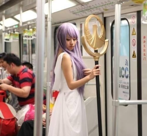 上海地铁女僵尸图片