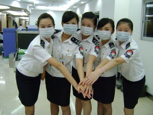 广州机场安检摸裤裆图片