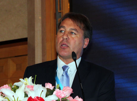 �������������ж���֯��R20��ִ�ж��� Christophe Ngttall 