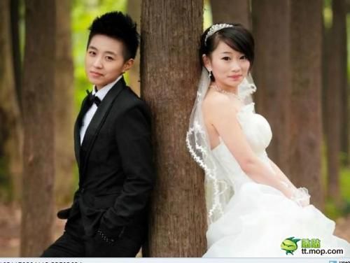 爆安徽芜湖中国首对女同性恋结婚现场