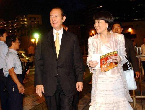 <em>澳门</em>赌王何鸿燊的<em>儿女</em>们集聚一堂-港股频道-金