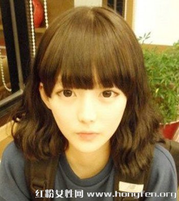 齐<em>短发烫小卷</em>女<em>发型</em>_夏日改变<em>发型</em>,拒当呆板女
