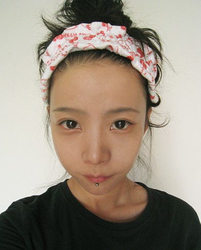 网络美妆红人茉莉王妤涵在滨江东路