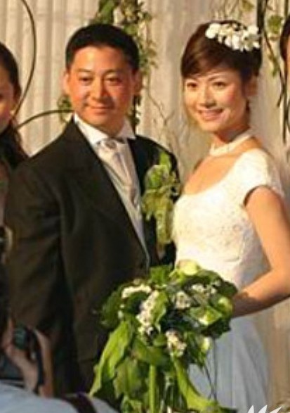 央视女主持人嫁五旬大亨 美女主播老公身家大比拼