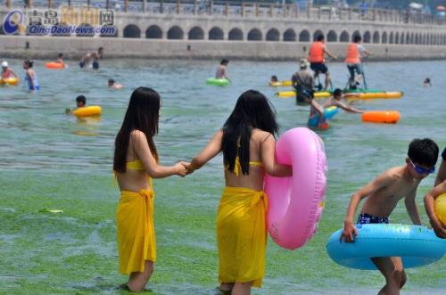 青岛20℃成过去式 <em>桑拿</em>天令<em>女孩</em>清凉上阵(组图