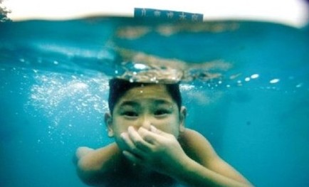 <em>女子泳池</em>骚扰15岁男孩 变态太多防不胜防(组图