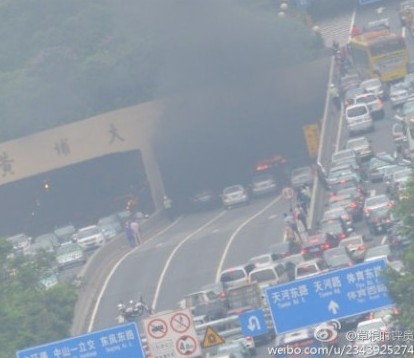 广州爆炸现场惨不忍睹 发现被炸飞的肢体碎块