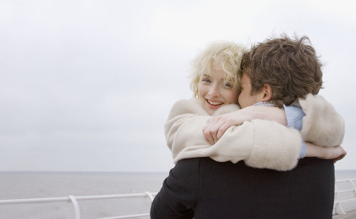 两性养生:夫妻怎样选择性爱教育片?