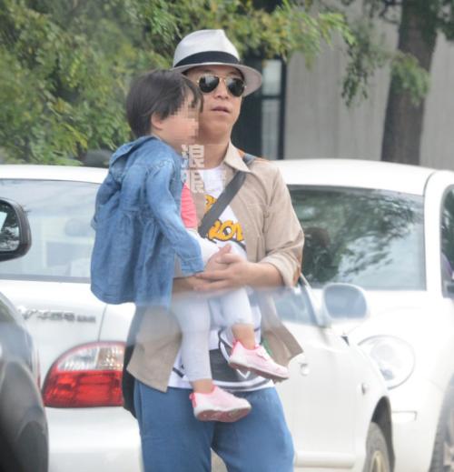 孙俪夫妇会友小腹微凸疑怀二胎  黄渤女儿 曝光