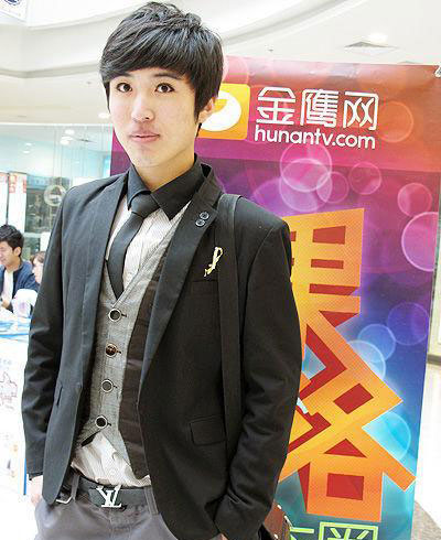 高考状元毕业后网上扮伪娘 男子神魂颠倒献20