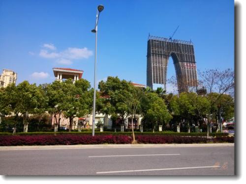 苏州大秋裤地标建筑收尾 网友不禁调侃(组图)