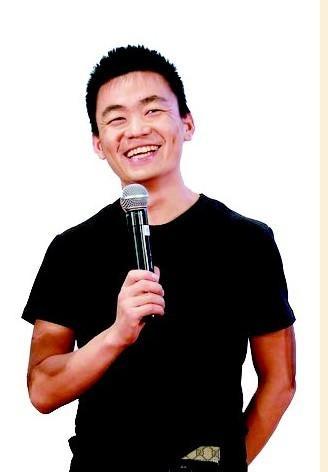 张艺谋到无锡接受计生调查 王宝强田亮超生大