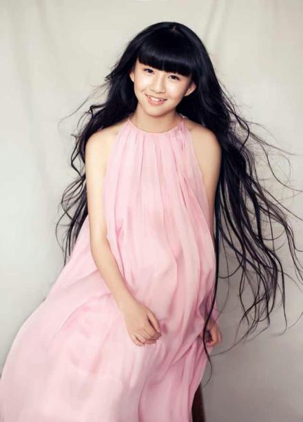 小彩旗领衔+细数清纯美貌的90后红人