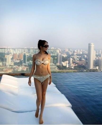 大学美女老师晒性感美照