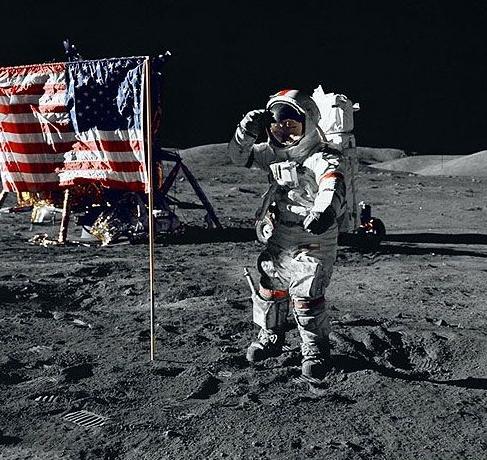 2012年8月25日下午2时45分,第一位登上月球的美国前宇航员尼尔
