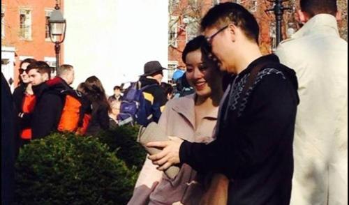 <em>刘强东</em>承认与<em>奶茶妹</em>恋情 娱乐圈老夫少妻大盘