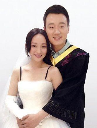 佟大为周迅<em>婚纱照</em>曝光 佟大为<em>男扮女</em>装堪以假