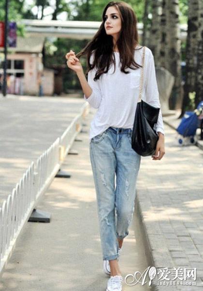 巧用牛仔裤搭配 显高&遮肉又率性