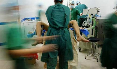 美国变性人夫妇保留性器官生子 揭泰国人妖变性全过程