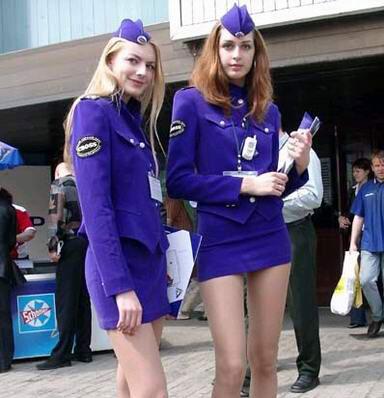 <em>空姐蹲式服务</em>诱惑爆表 盘点全球美艳的空姐(组