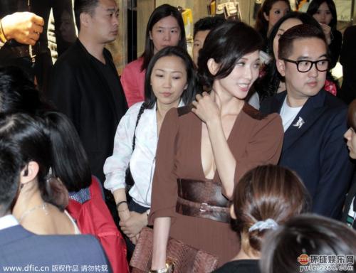  林志玲胸 袭大学 盘点这些年志玲姐姐胸器惹出