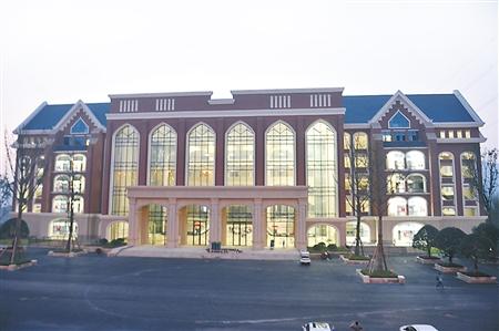 重庆 高校宿舍似洋房  食堂像别墅刷卡进宿舍 太