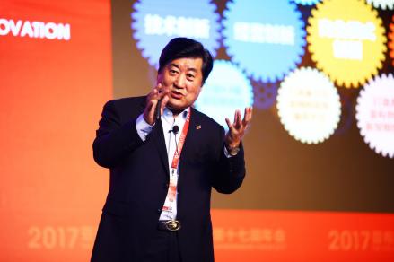 康得新董事长钟玉应邀出席亚布力论坛年会并发表演讲