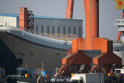 首艘国产001a航母将下水 网友曝光多张现场图