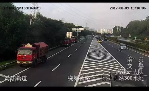 12辆车集体逆行 或被保险公司列入黑名单