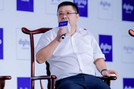 (图为劲牌有限公司副总裁王楠波)
