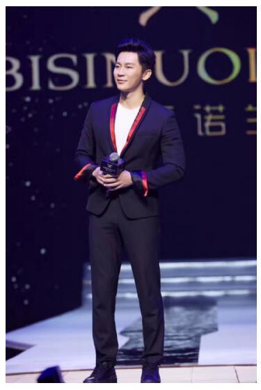 李晨邓超在微博之夜基情四射，TA不淡定了……