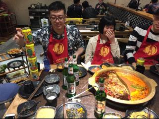 维维簋街狂圈粉，缭乱招数辣眼睛