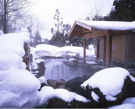 零下20度雪域之温泉直浸！荣耀Waterplay长白山“浴”雪开战！