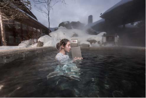 挑战零下35度低温极限，荣耀Waterplay邂逅长白山雪域温泉