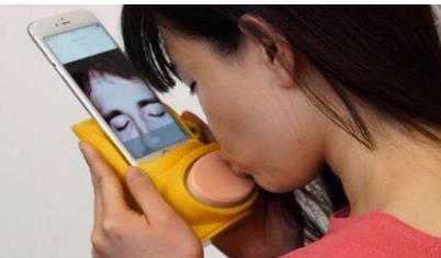 吻的黑科技，情侣爱人终于可用手机相互送吻