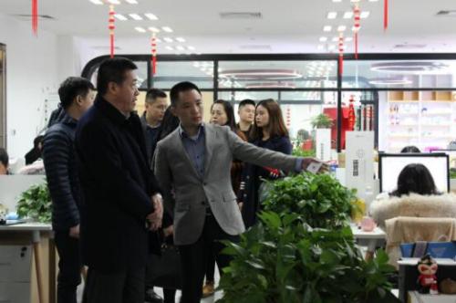 黑龙江黑河市政府考察组访问全球时刻 学习新型电商模式