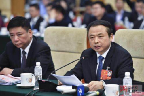 两会季丨张天任代表参加全国人大会议开幕式并在浙江代表团全体会议上发言